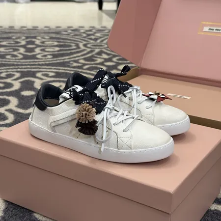 ミュウミュウ カジュアルシューズ