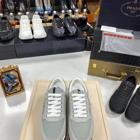 プラダ スニーカー