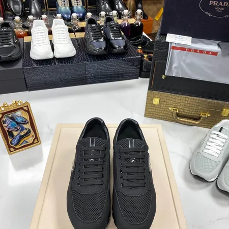 プラダ スニーカー