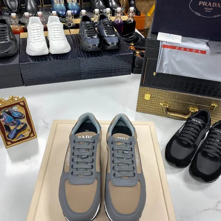 プラダ スニーカー