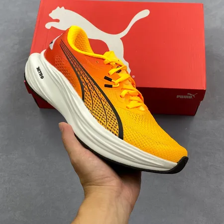 プーマ スニーカー