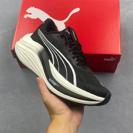 プーマ スニーカー