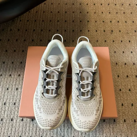 ミュウミュウ スニーカー