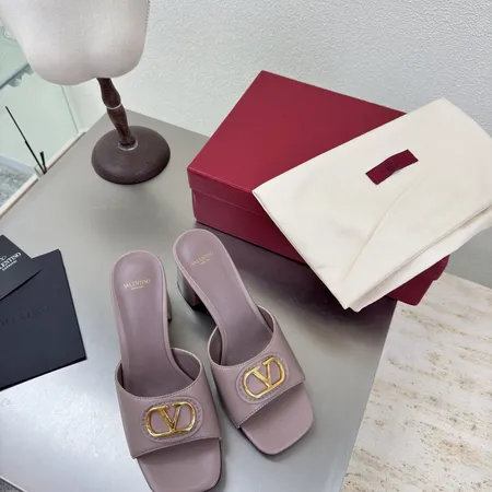 ヴァレンティノ サンダル