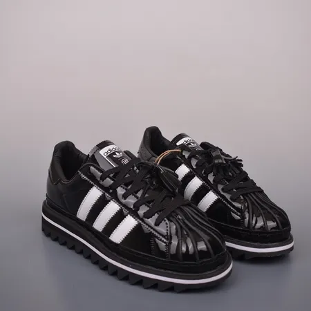 アディダス カジュアルシューズ