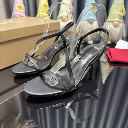 クリスチャン・ルブタン サンダル