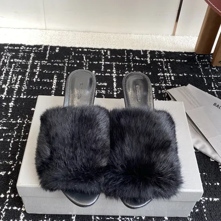 バレンシアガ サンダル