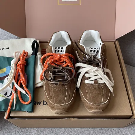 ミュウミュウ スニーカー