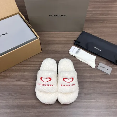 バレンシアガ スリッパ