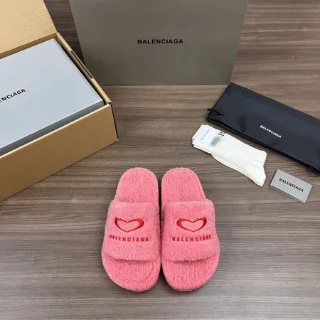 バレンシアガ スリッパ