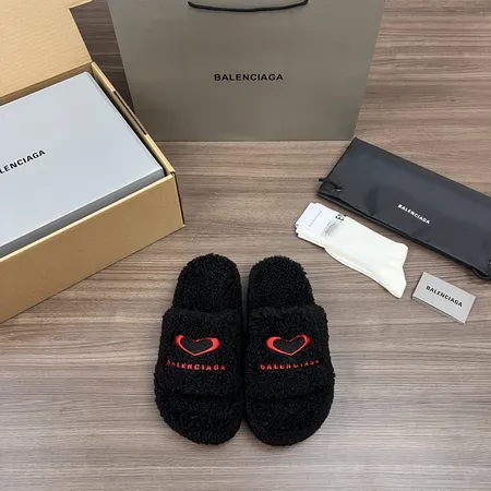 バレンシアガ スリッパ