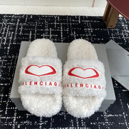 バレンシアガ スリッパ