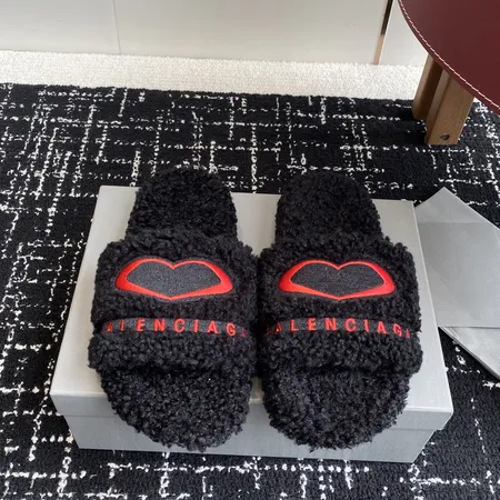 バレンシアガ スリッパ