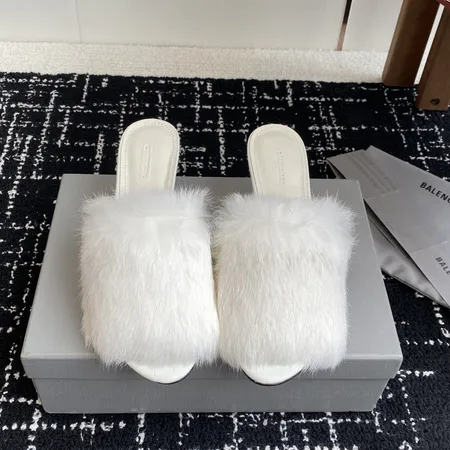 バレンシアガ スリッパ