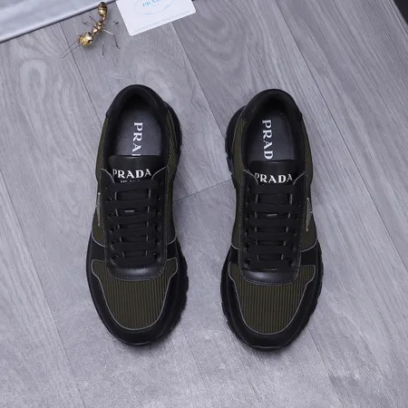 プラダ スニーカー