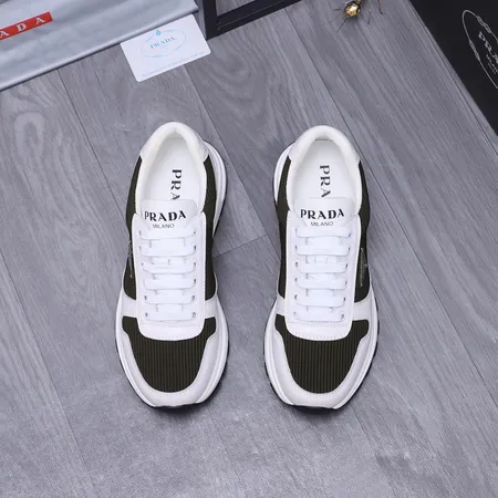 プラダ スニーカー