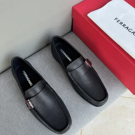 フェラガモ カジュアルシューズ