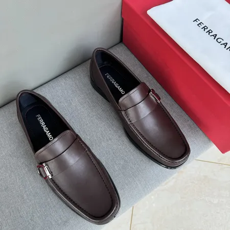 フェラガモ カジュアルシューズ