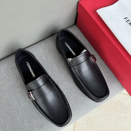 フェラガモ カジュアルシューズ
