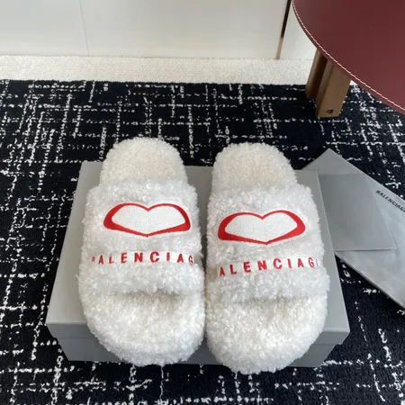 バレンシアガ スリッパ