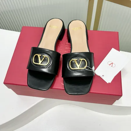 ヴァレンティノ スリッパ