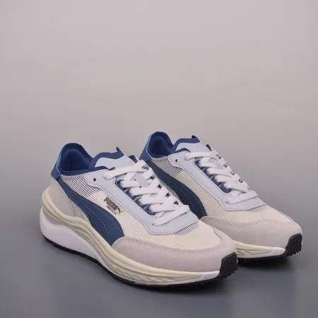 プーマ スニーカー