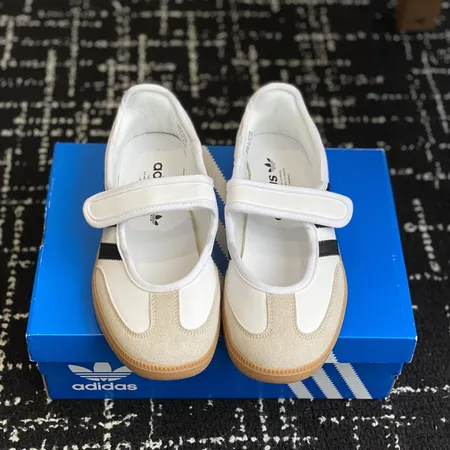 アディダス カジュアルシューズ