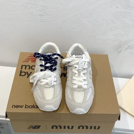 ミュウミュウ カジュアルシューズ