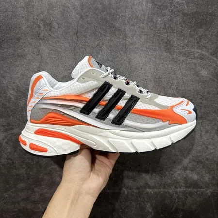 アディダス スニーカー