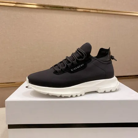 ジバンシィ カジュアルシューズ