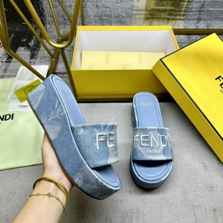 フェンディ スリッパ