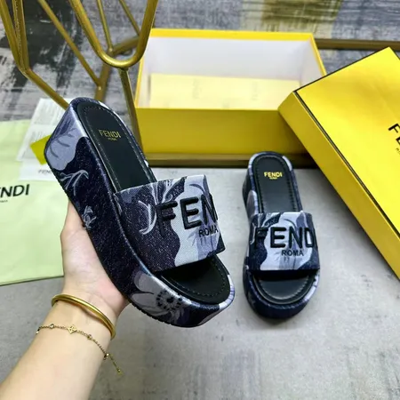 フェンディ スリッパ