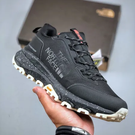 ノースフェイス スニーカー