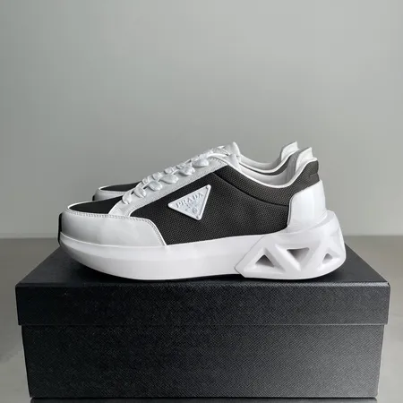 プラダ カジュアルシューズ