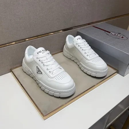 プラダ カジュアルシューズ