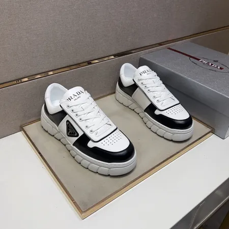 プラダ カジュアルシューズ