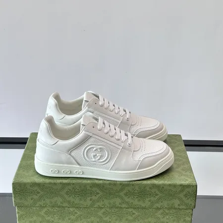 グッチ カジュアルシューズ