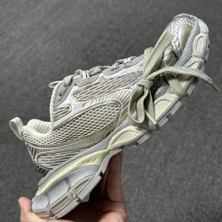 バレンシアガ スニーカー