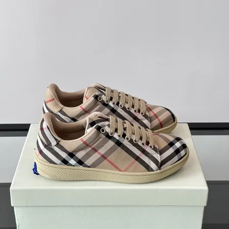 バーバリー ス カジュアルシューズ