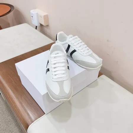 セリーヌ カジュアルシューズ