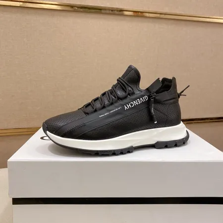 ジバンシィ スニーカー