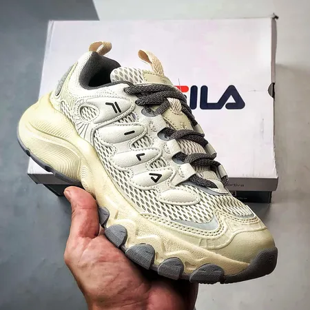 フィラ スニーカー