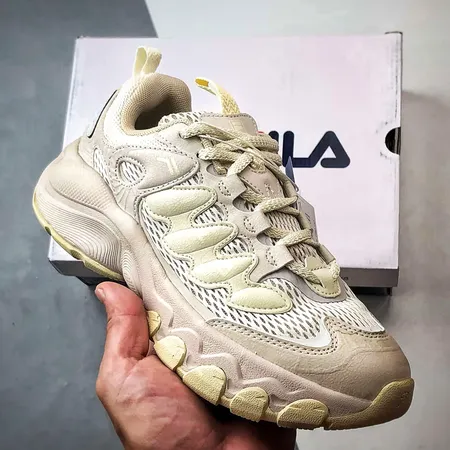 フィラ スニーカー