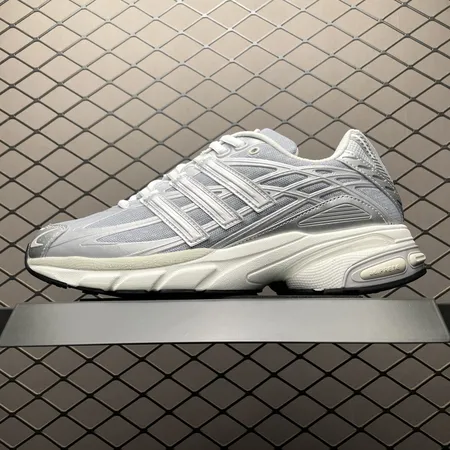 アディダス スニーカー