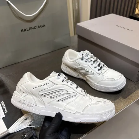 バレンシアガ カジュアルシューズ