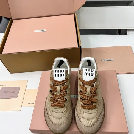 ミュウミュウ カジュアルシューズ