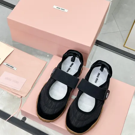 ミュウミュウ カジュアルシューズ