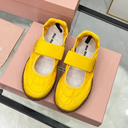 ミュウミュウ カジュアルシューズ