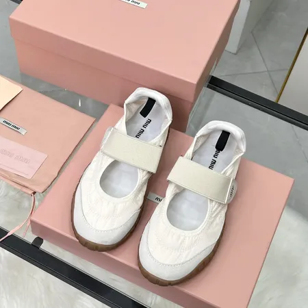 ミュウミュウ カジュアルシューズ