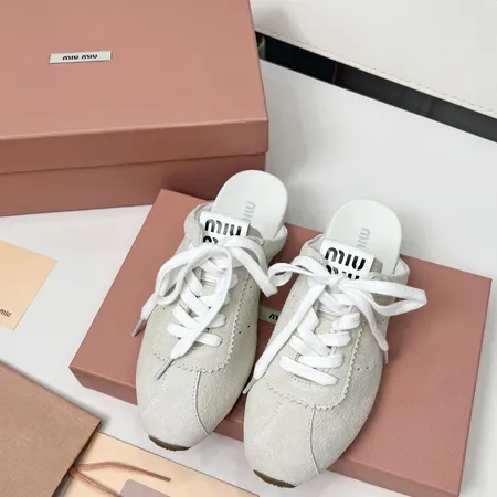 ミュウミュウ カジュアルシューズ